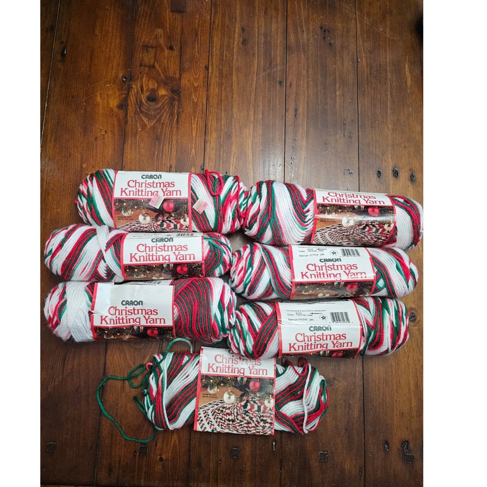 Caron Christmas Knitting‎ Yarn Christmas Ombre 0935 Red Green White 7 Skeins Lot